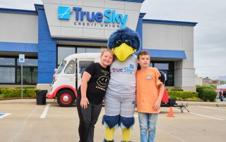 La principal diferencia entre un banco y una cooperativa de crédito es si la entidad financiera no tiene ánimo de lucro